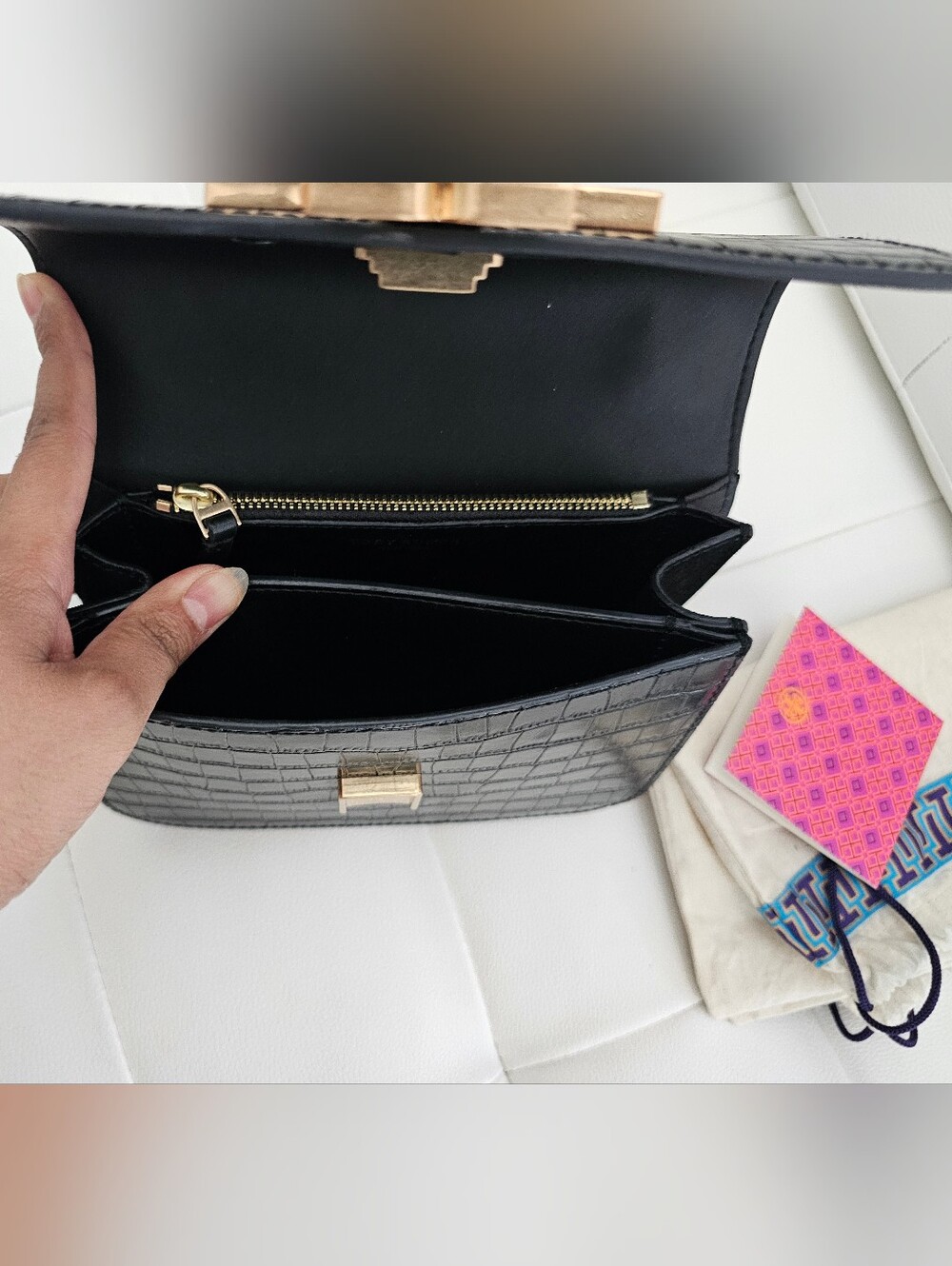 Authentic Tory Burch Black Croc-Embossed Crossbody with Gold Logoa - Picture 8 of 15